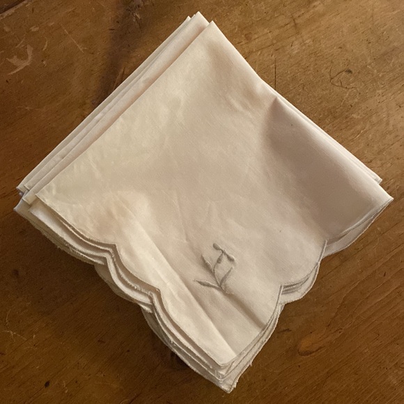 Linen Napkins Stitched Scalloped Edges Set of Eight - Picture 9 of 13